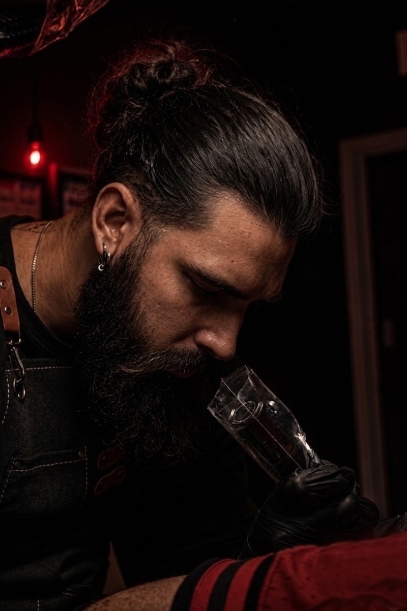 Portrait of Dayan Glez tattooing at XOX Studio